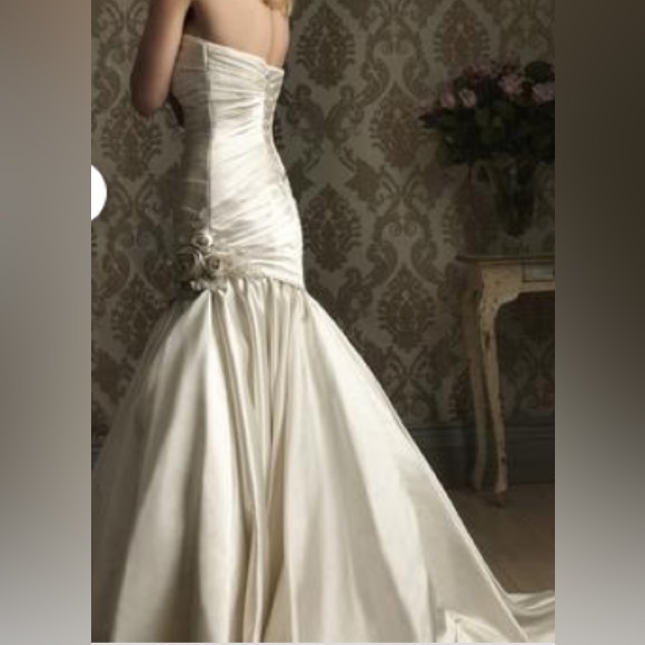 NWOT Sample Allure Bridals Satin Gown #8852 - Picture 2 of 9